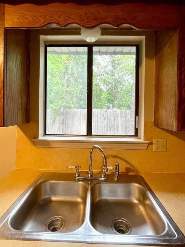 Photo - 221 5th Ave NW