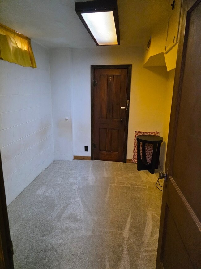 Building Photo - 612 W Mission Ave Unit HN