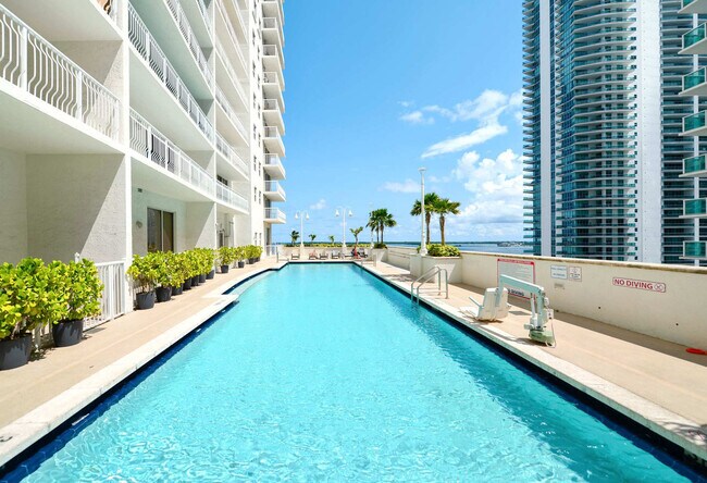 1 SE 12th St Unit SI FL35-ID1047090P