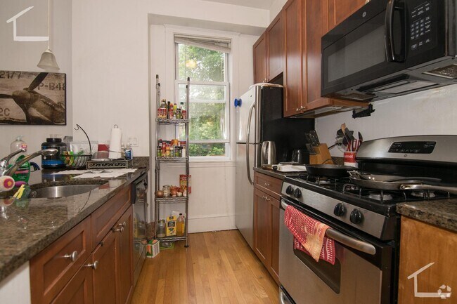 Building Photo - 38 Newton St Rental
