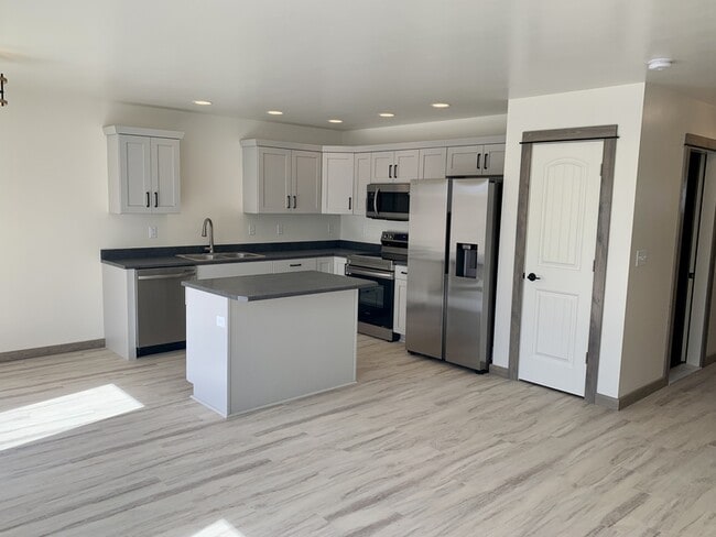 Building Photo - 3320 Blackbird Wy Rental