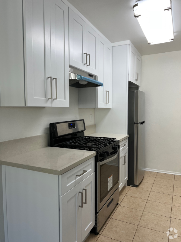 Building Photo - 13423 Burbank Blvd Unit 19 Rental