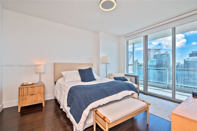 Photo - 92 SW 3rd St