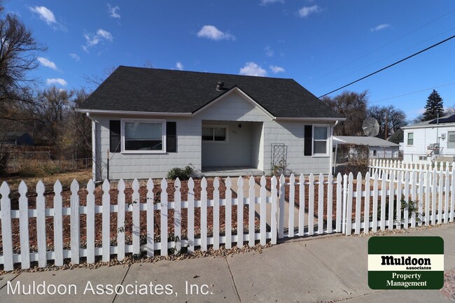 3 br, 1.5 bath House - 220 S Cedar St - 3 br, 1.5 bath House - 220 S Cedar St