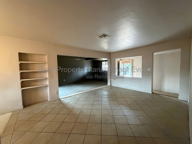 Photo - 2320 W Rose Ln
