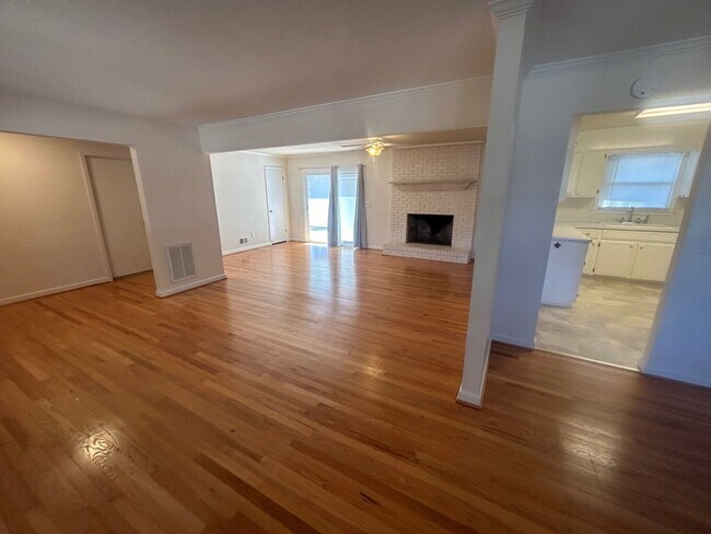 Photo - 1015 Walters Ln