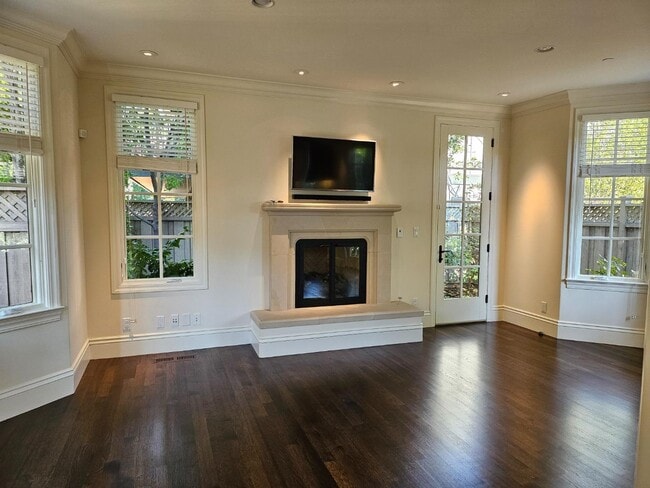 Photo - 919 Fremont Pl