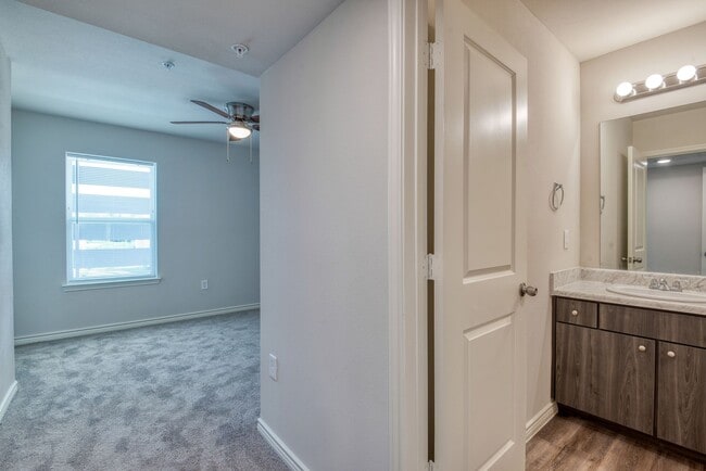 Building Photo - Miramonte Single Living Rental