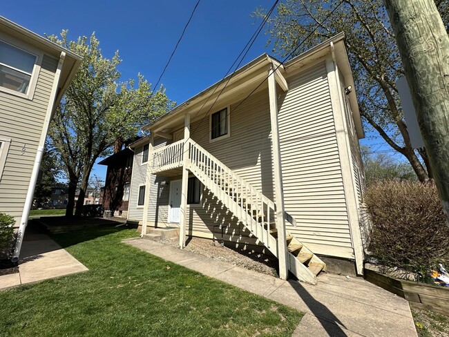 Building Photo - 113 E Lane Ave Unit A Bottom Rental