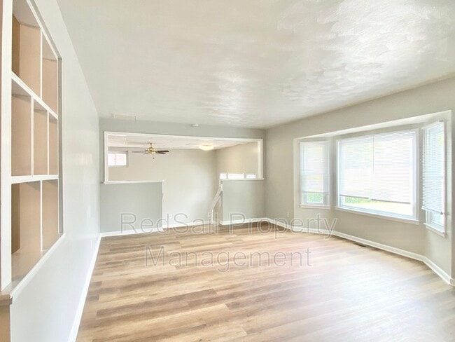 Photo - 34 Warren Dr