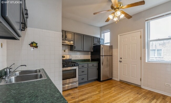 Photo - 3818 W Ainslie St