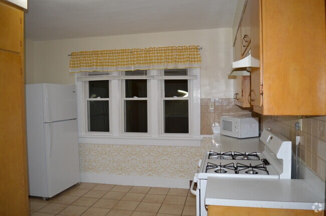Building Photo - 2207 S 9th St Unit Upper Rental