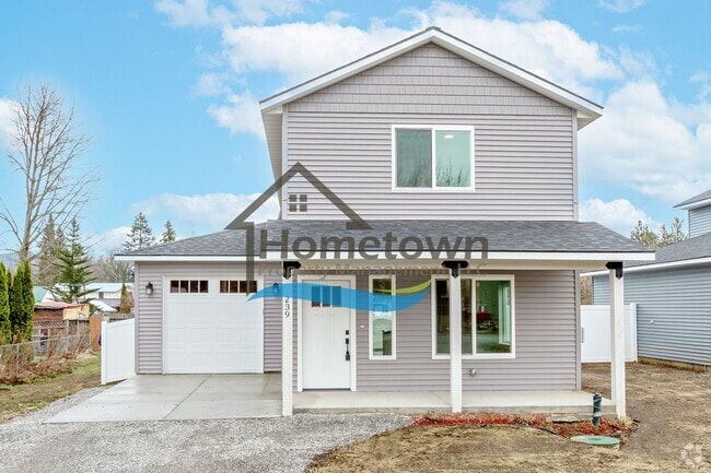 Building Photo - 3 Bedroom Home with 1.5 Bathrooms and an A...