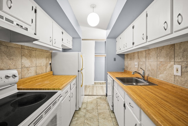 Photo - 1419 Valley Dr