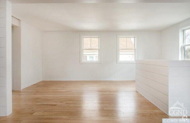 Building Photo - 25 Columbia Turnpike Rental