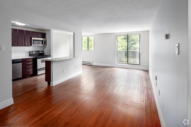 2 BR, 1 BA - 847 SF