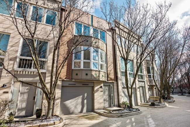 Building Photo - 2675 N Greenview Ave Rental