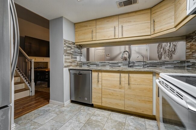Building Photo - 2601 Augusta Dr Unit 26 Rental