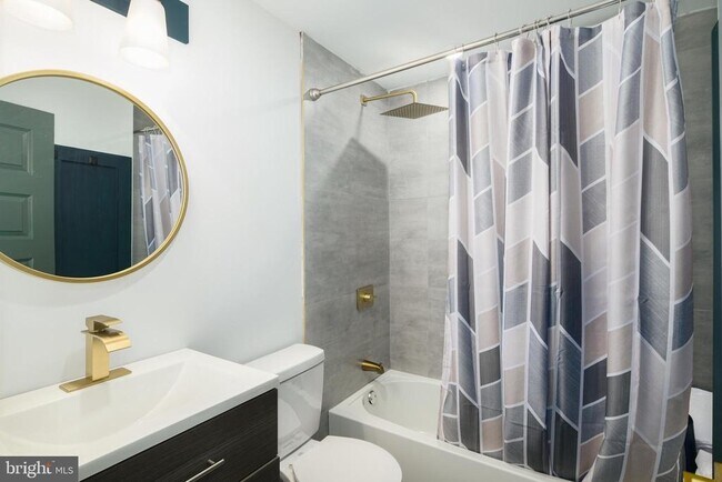 Photo - 3127 Richmond St