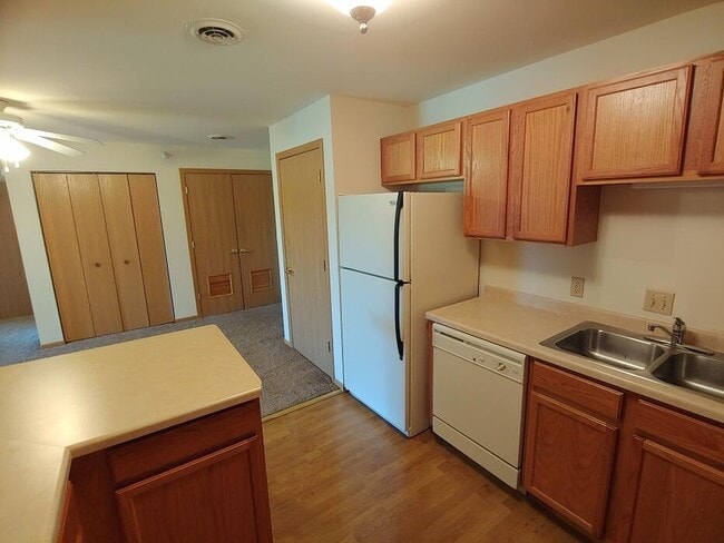 Photo - 4700 Dale St