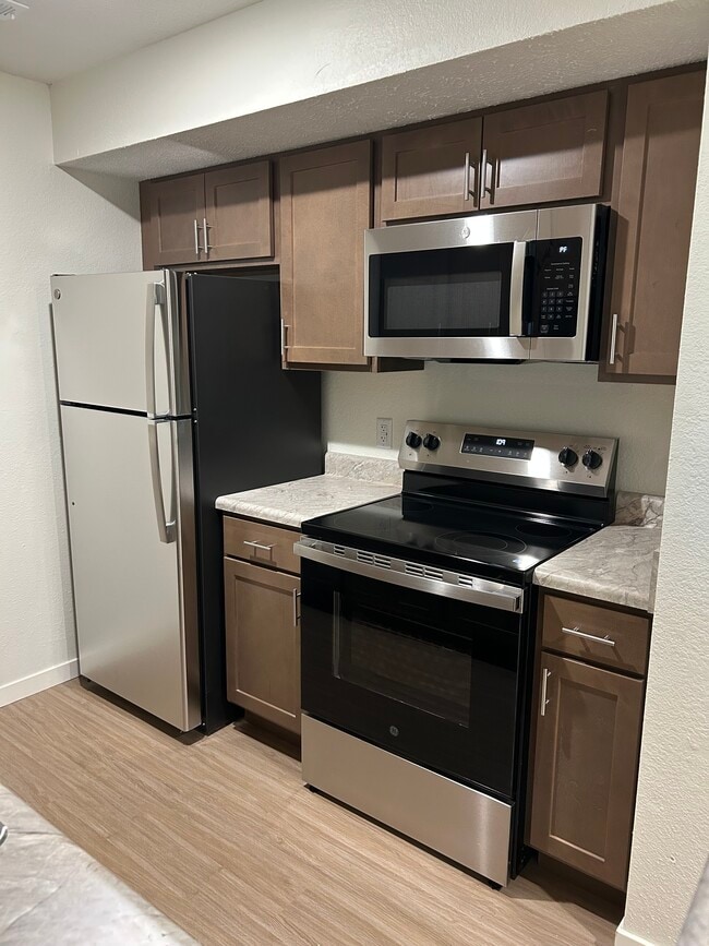 Photo - Cottonwood Creek Apartments