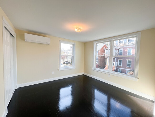 Photo - 33 Conklin St Unidad 2nd floor