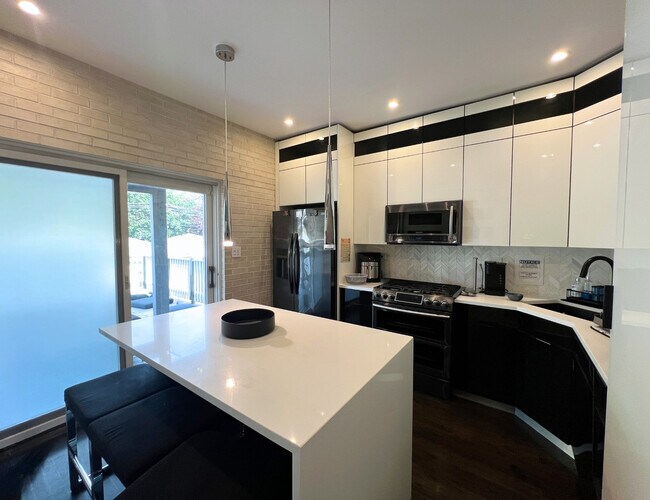 Photo - 3839 N Hamlin Ave