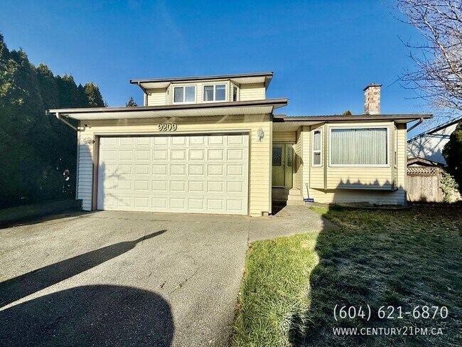 Building Photo - 9209-9213 213 St