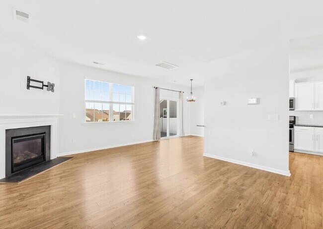 Photo - 147 Cherry Birch St