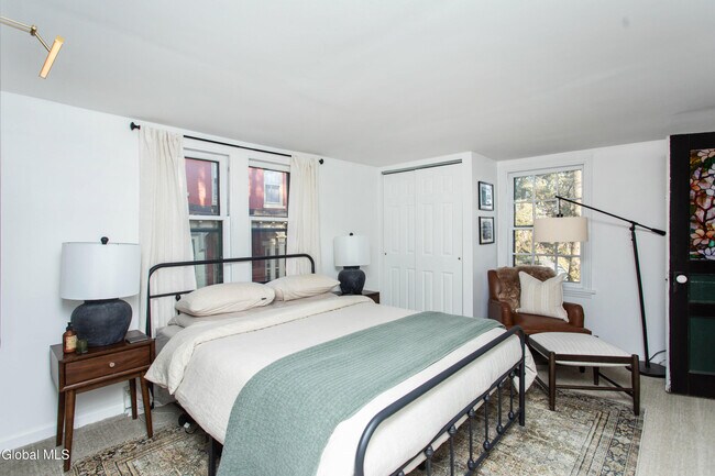 Photo - 590 N Broadway Unidad 2