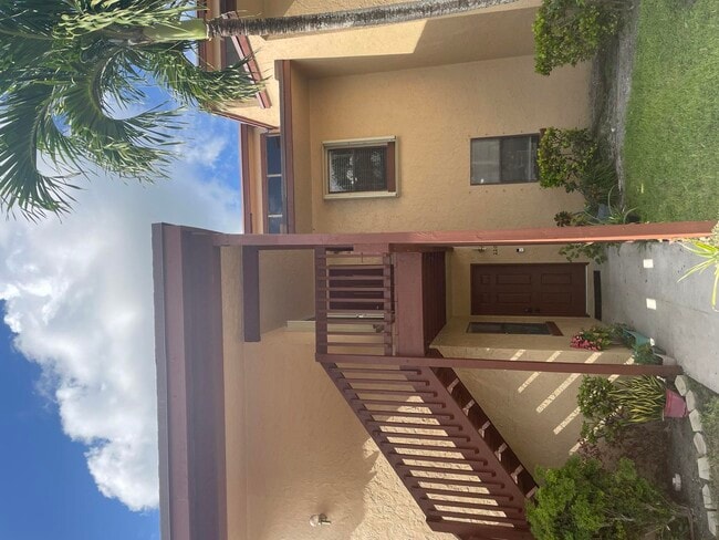 Building Photo - 2204 Lakeview Dr W Unit W Rental