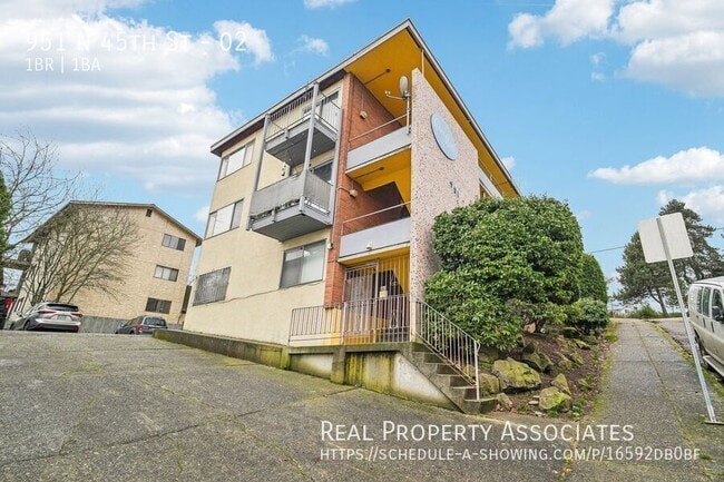 Building Photo - 951 N 45th St Unit 02