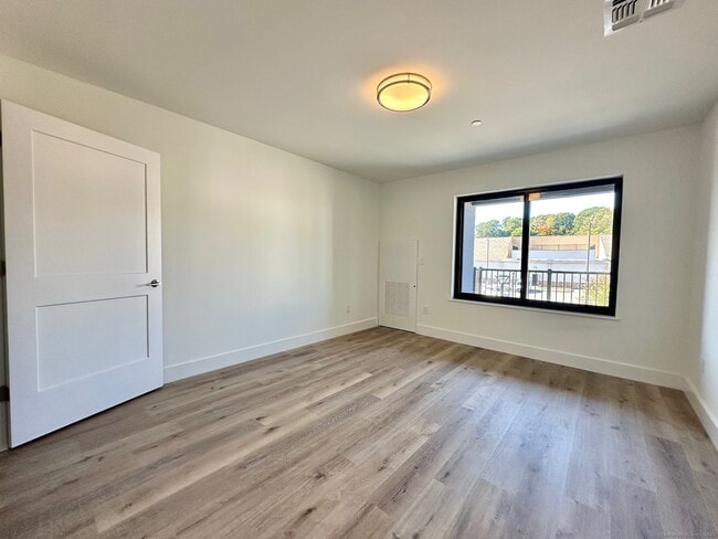 Photo - 414 Mather St