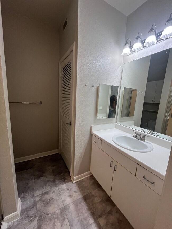 Photo - Downtown Studio Condo Unit for Rent Includes water!