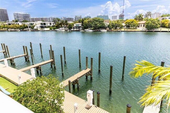 9221 E Bay Harbor Dr Unit 307