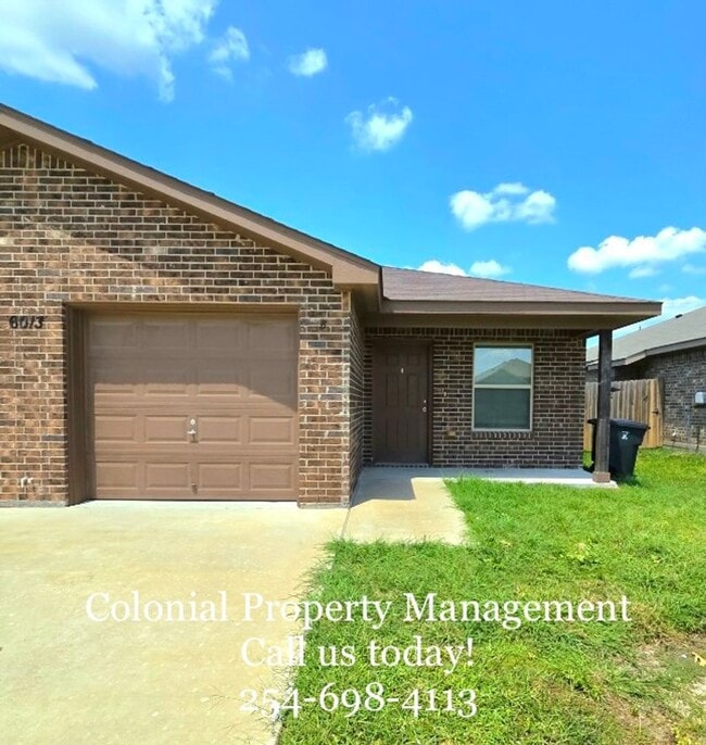 Building Photo - Cute Duplex On Amelia Earhart! Rental