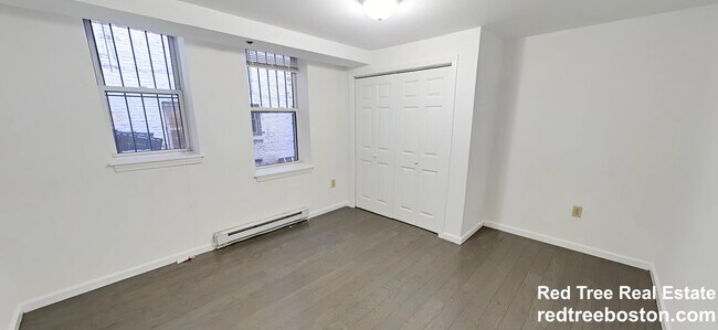 Photo - 112 Queensberry St Unit B