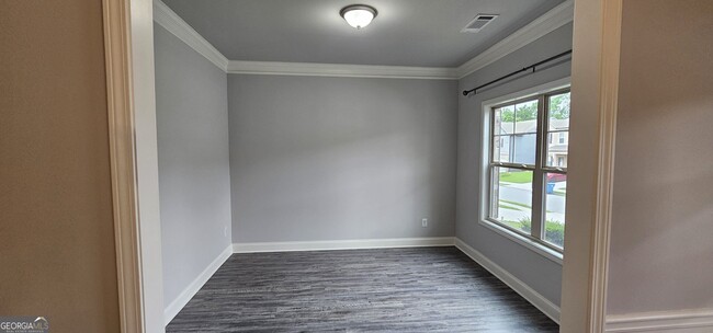 Photo - 352 Newshaw Dr