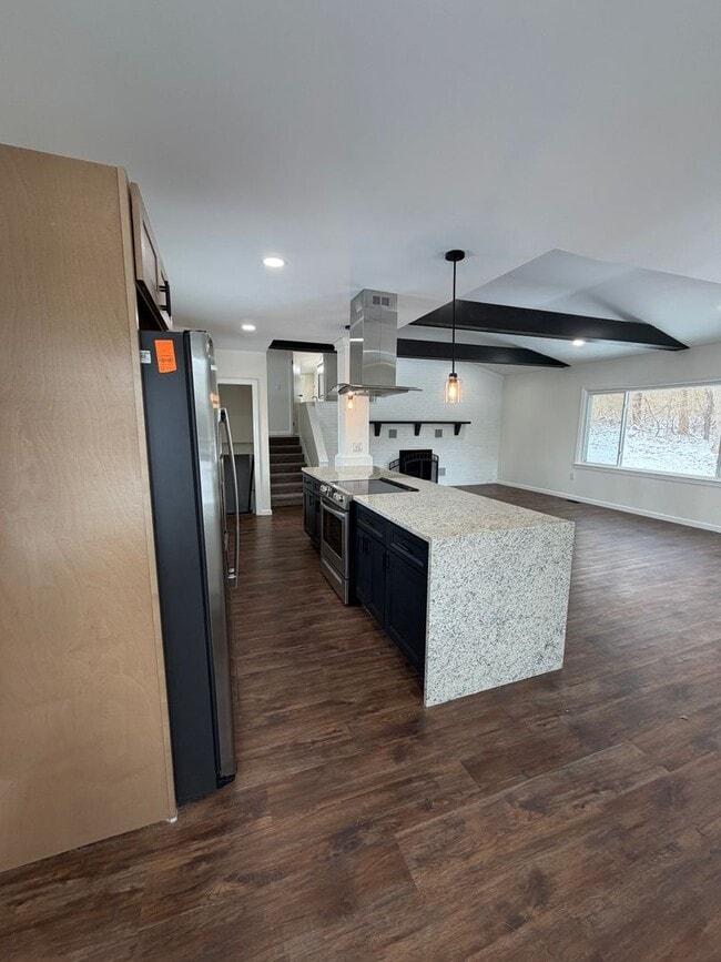 Photo - Beautifully Renovated 3/2 in Huge Lot