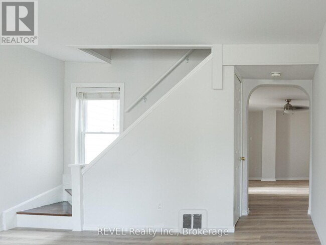 Photo - 389 Glendale Ave