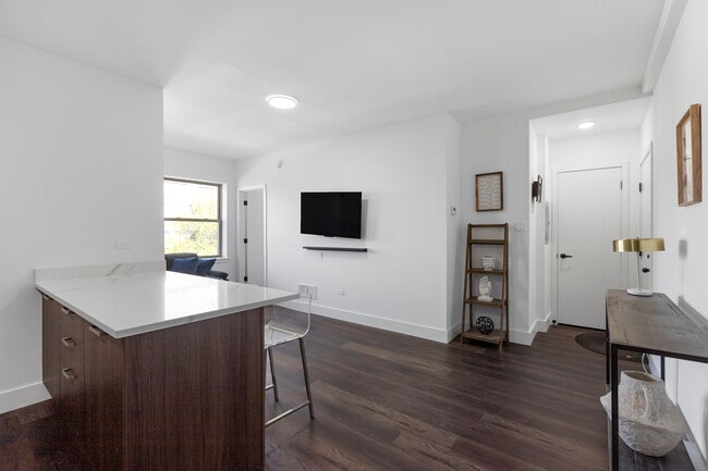 Photo - 1555 W Hollywood Ave