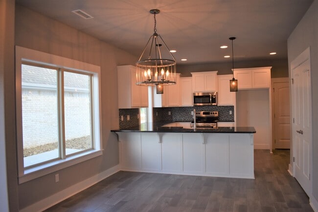 Photo - Luxurious 4 Bedroom, 3.5 Bathroom Home In Fayetteville, AR