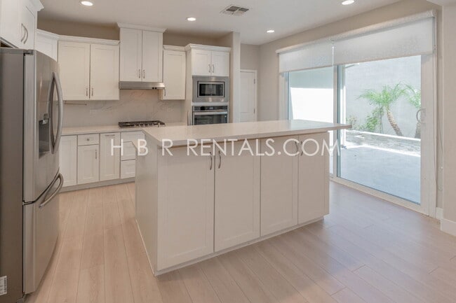 Spacious 4-Bedroom Home in Tracy – Solar Included!