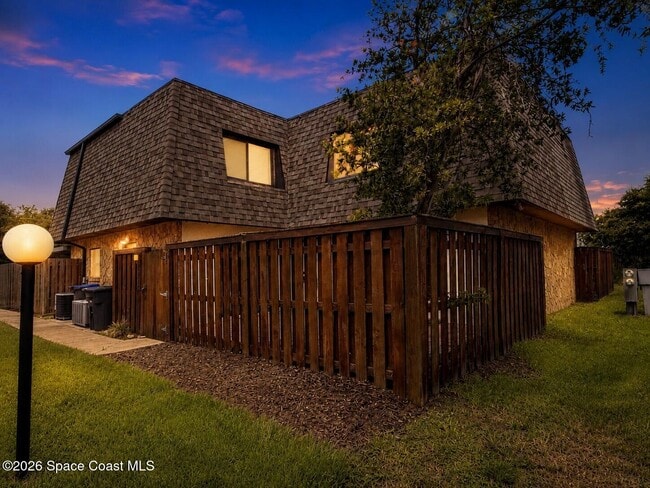 Photo - 2115 Harrison St
