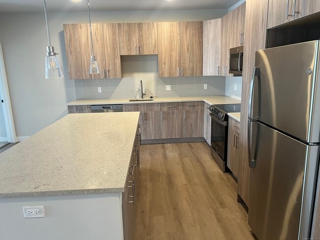 Photo - 467 West Ave