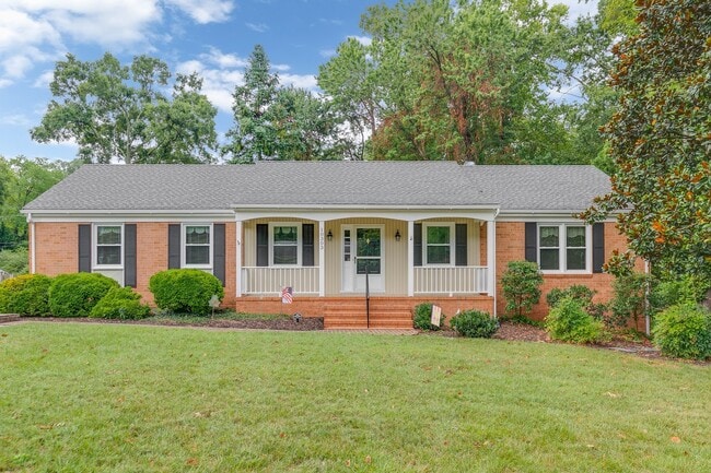 Gorgeous 4 Bedroom Home in the West End!! - Gorgeous 4 Bedroom Home in the West End!!