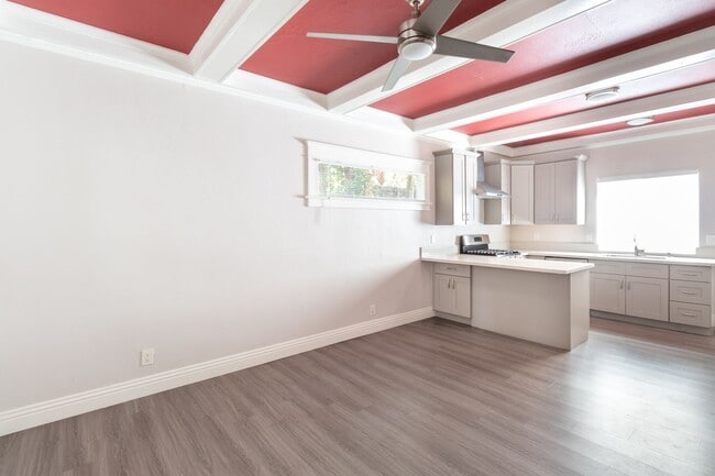 Photo - 338 E 7th St Unidad #350