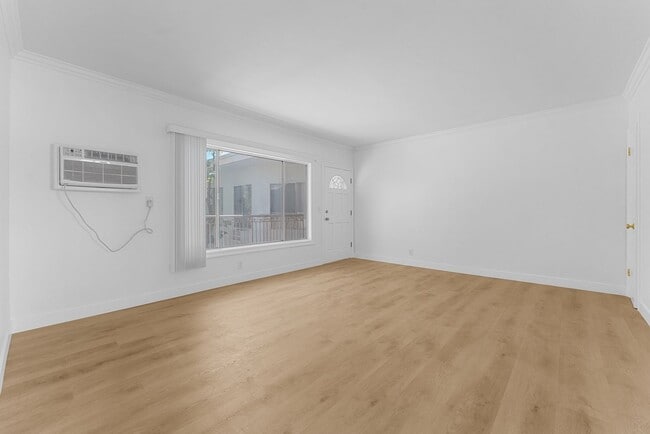 Building Photo - 11661 Erwin St Unit 14