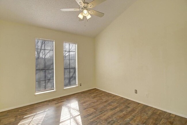 Photo - 2314 Capitan Dr