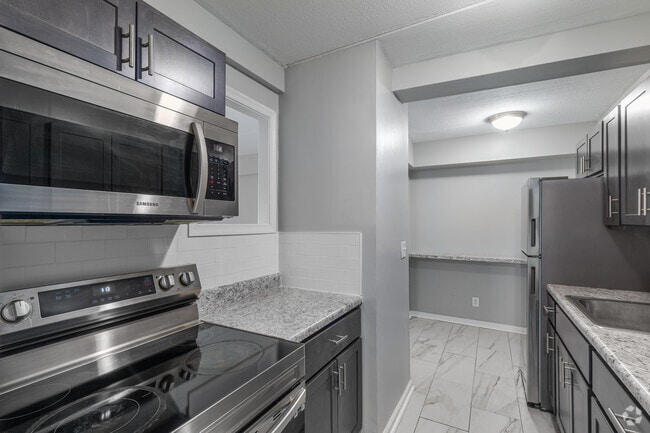2 BR, 2 BA - 900SF - Kitchen